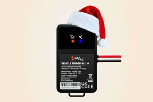 VEHICLE Finder 4G 1.0 mit Weihnachtsmuetze